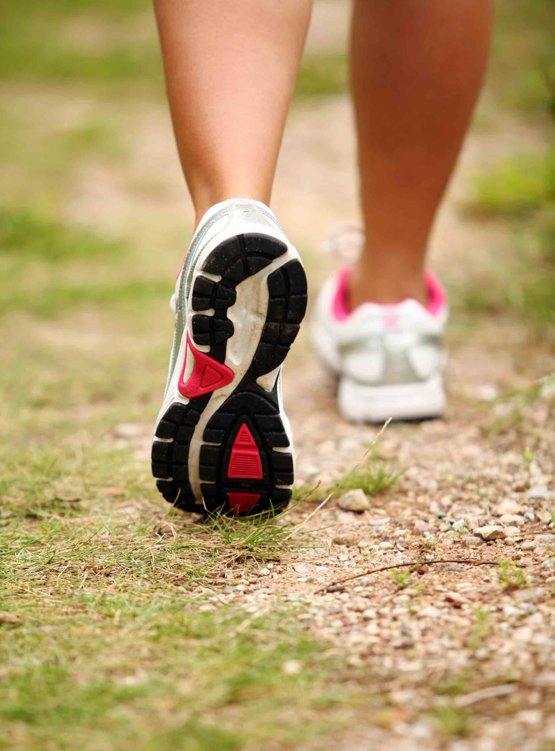 When running. Ходьба пешком ноги. Поддержка стопы при беге. Бег ноги картинки женские. Ноги в кроссовках бегут по тропе.